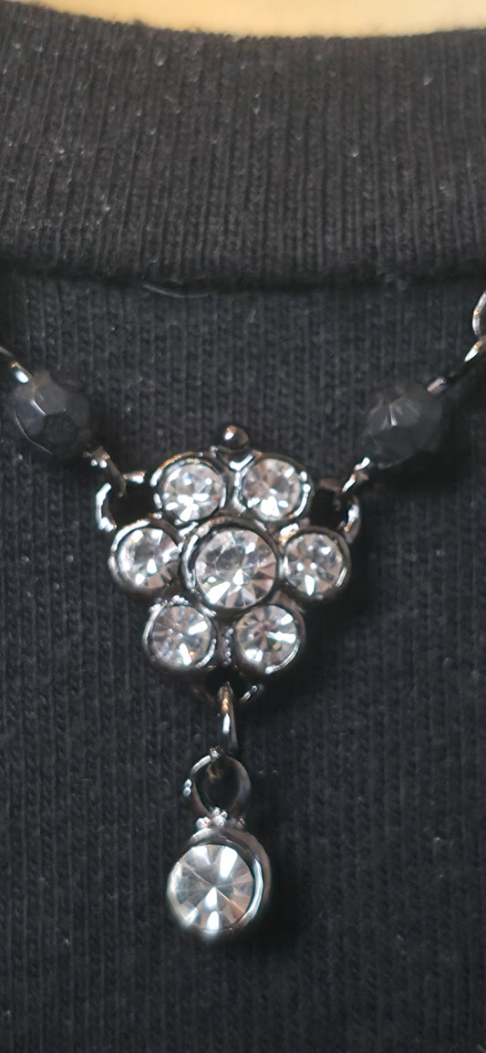 Schwarze Strass Halskette mit Anhängern