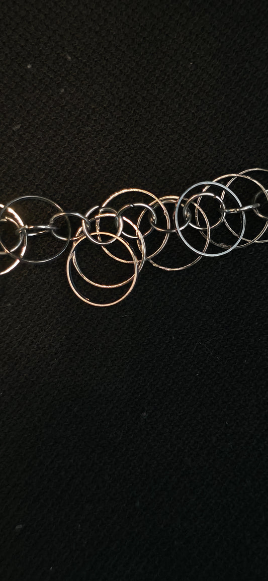 Lange Statement Armband mit Ringen in Silber – edgy & modern