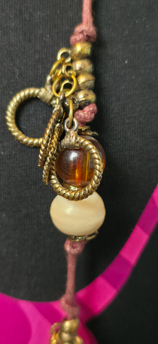 Boho Vintage Halskette mit Anhängern & Holzperlen – verspielt & einzigartig