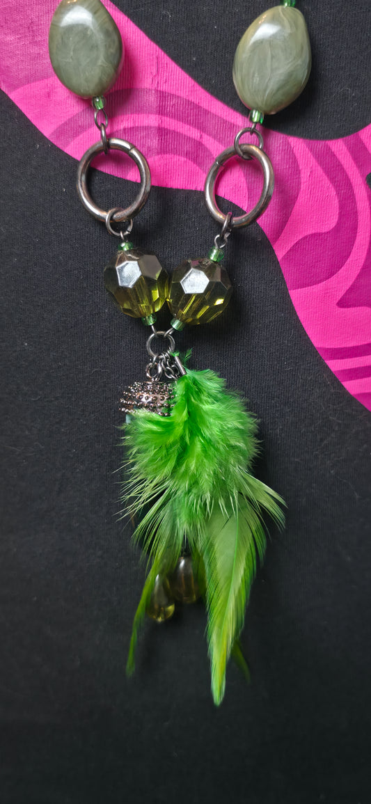 Statement Halskette Braun mit Pompons & Perlen – eleganter Vintage Look