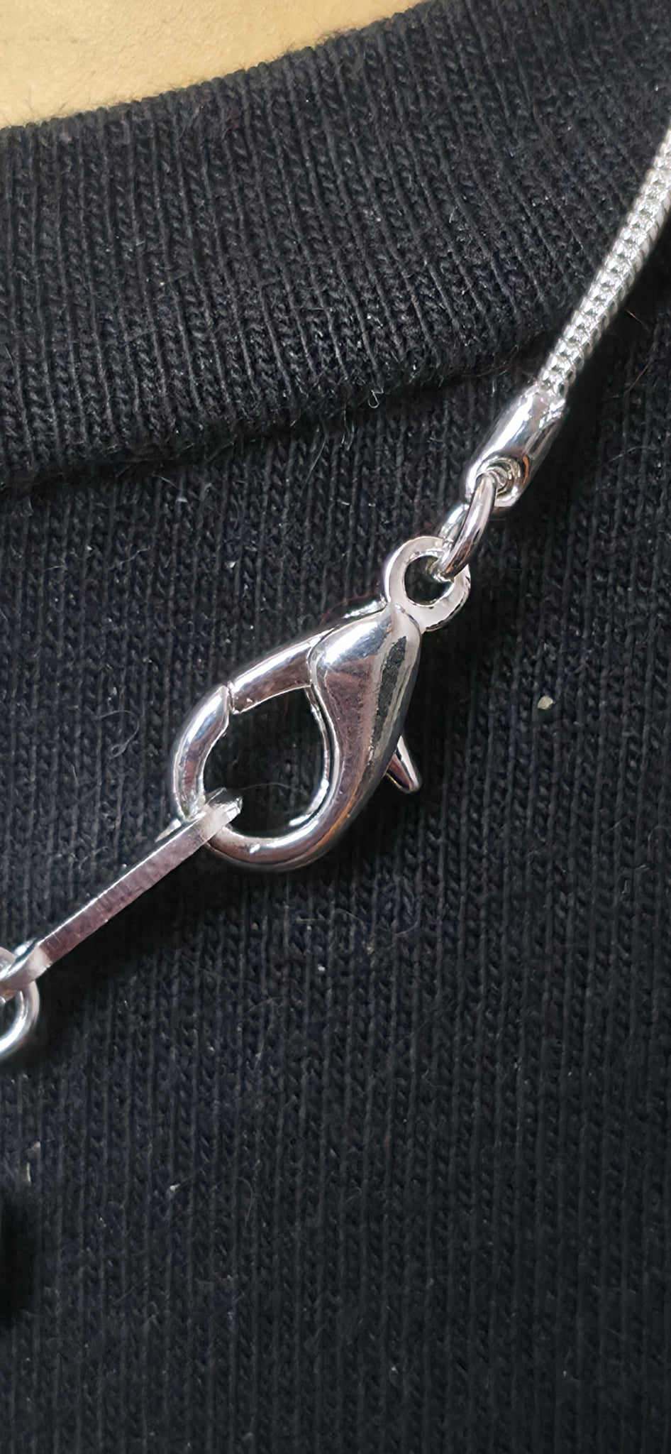 Feine Silber Halskette mit Kreuz Anhänger & blauem Stein – minimalistischer Stil