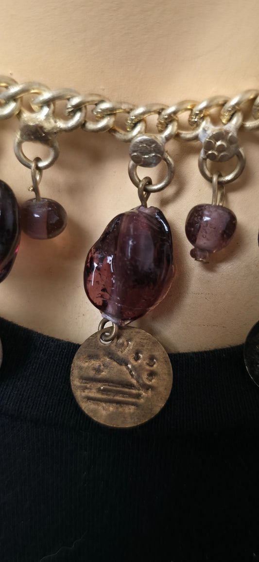 Goldene Statement Halskette mit Orange braunen Perlen & Anhängern – Boho Vintage Style