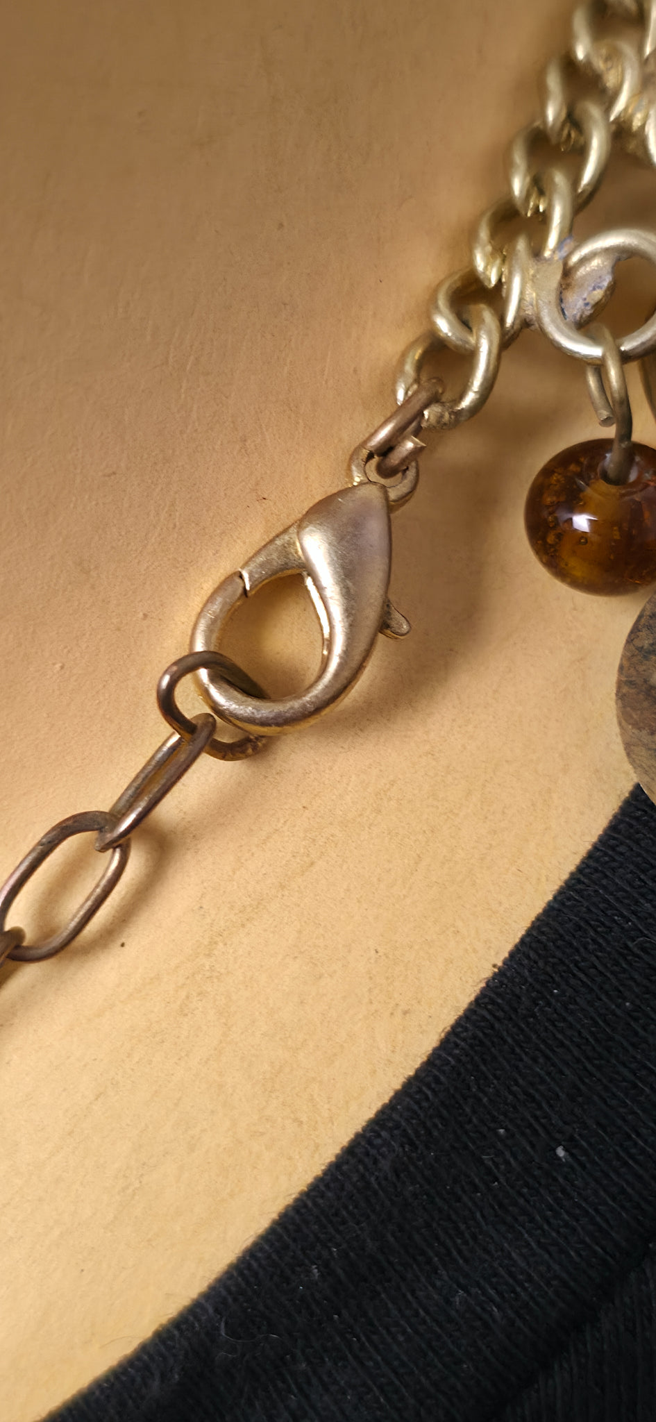 Goldene Statement Halskette mit Münz Anhängern & Perlen – Boho Ethno Style
