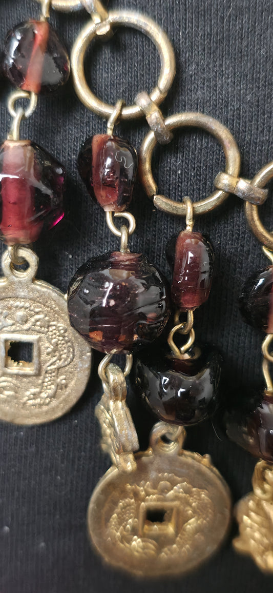 Goldene Statement Halskette mit Münzen & Lila Perlen – Boho Ethno Style