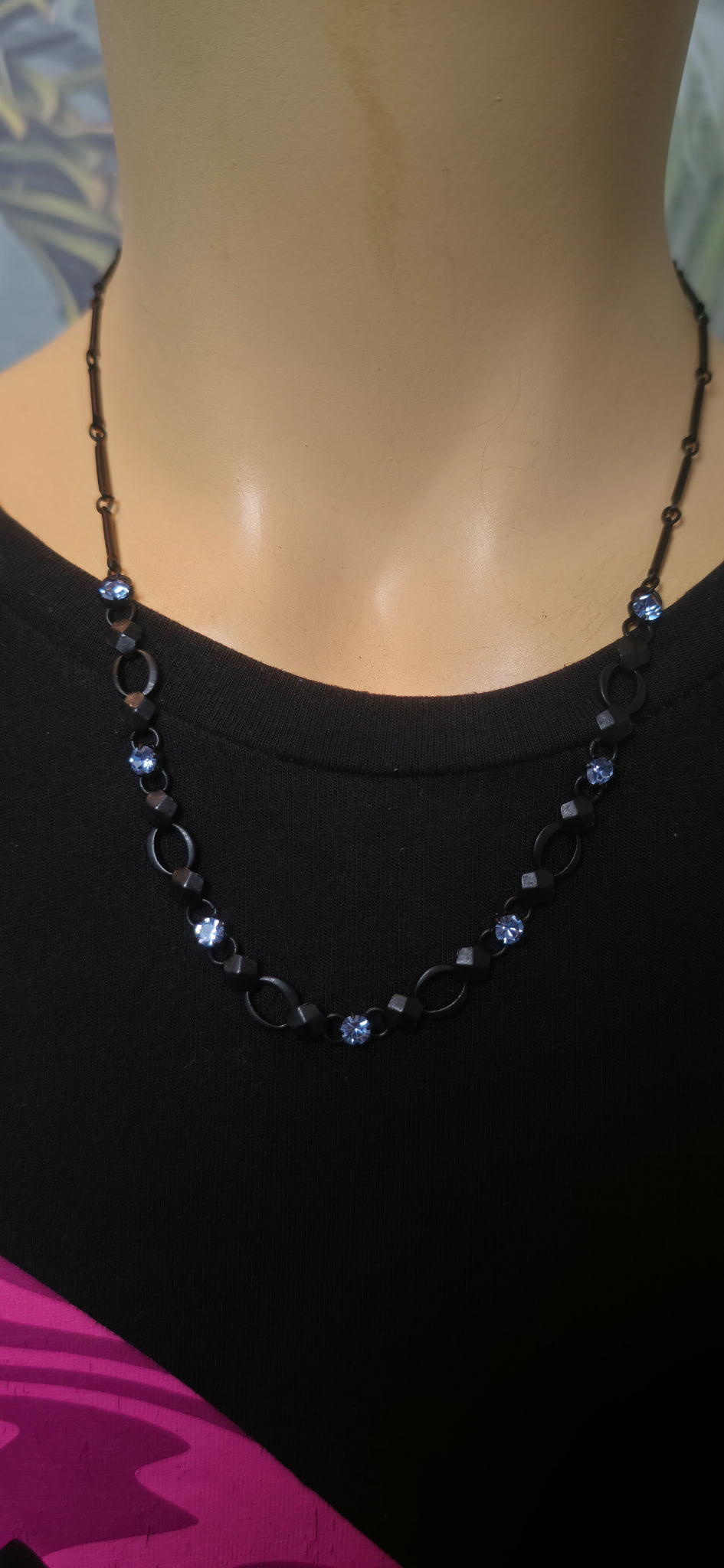 Halskette mit Strass & geometrischen Elementen