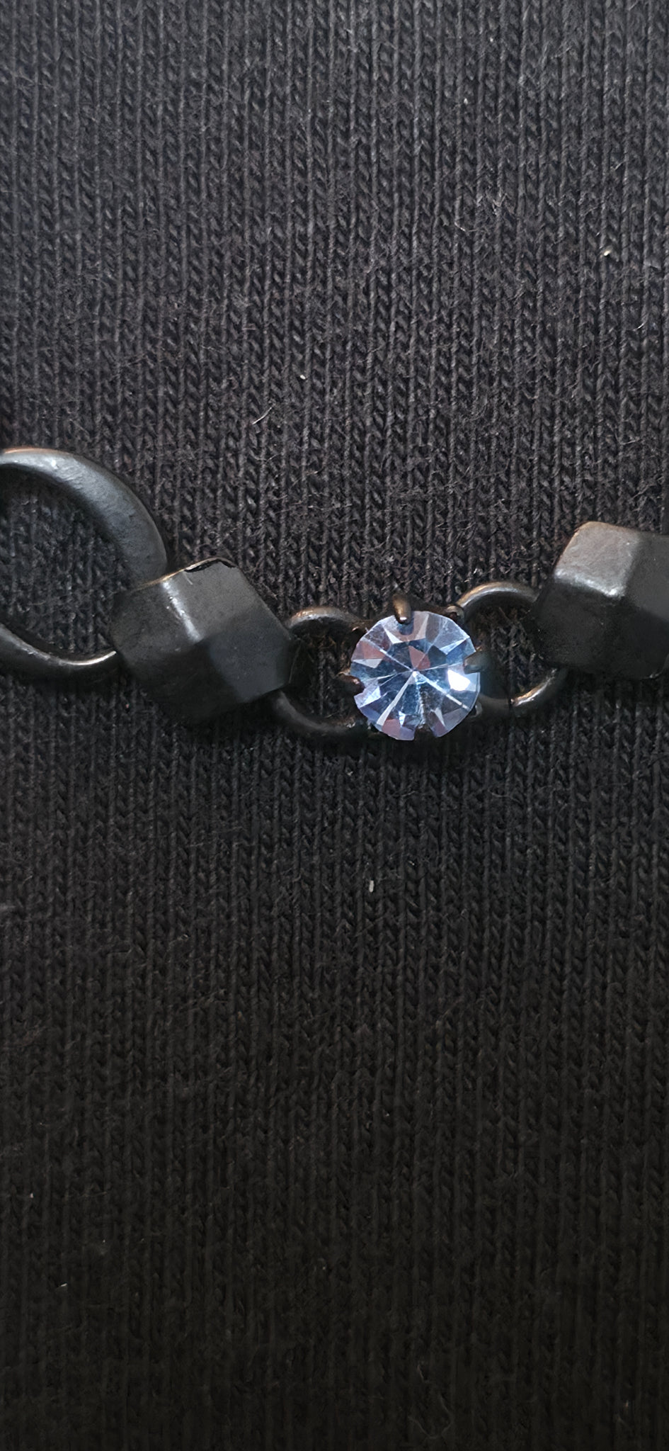 Halskette mit Strass & geometrischen Elementen