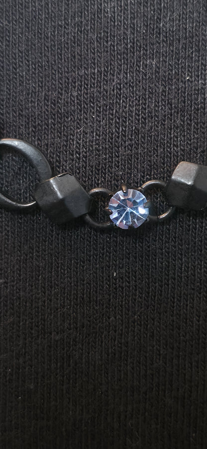 Halskette mit Strass & geometrischen Elementen