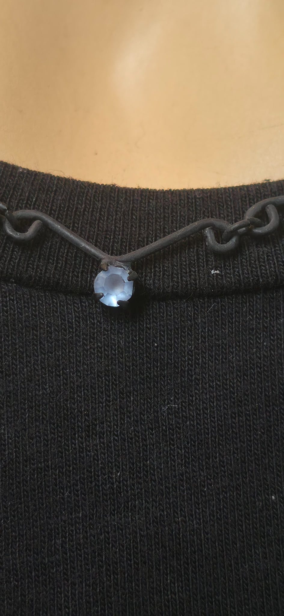 filigrane Halskette mit Hellblauen Strasssteinen