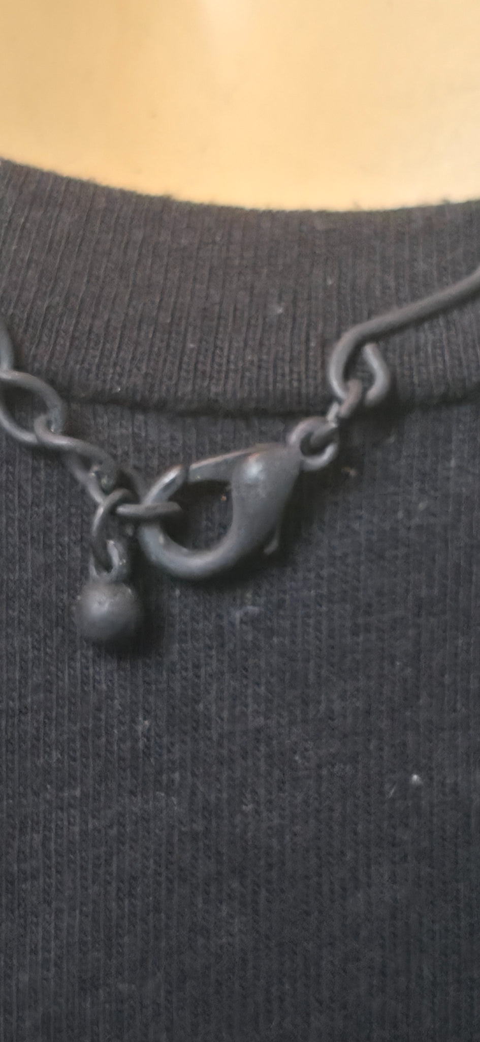 filigrane Halskette mit Hellblauen Strasssteinen