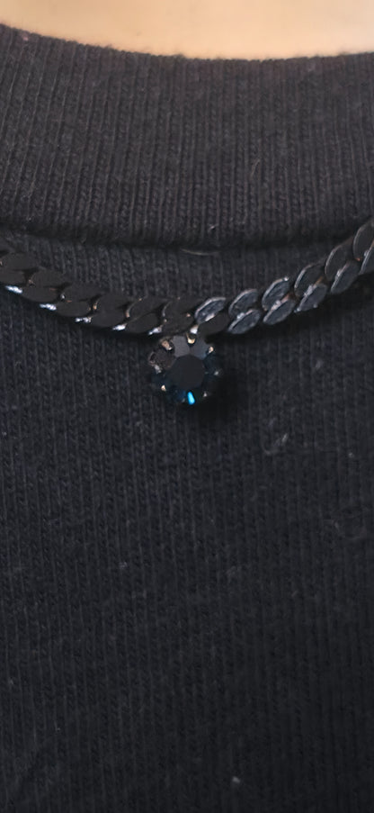 Halskette mit blauen Strass-Anhängern