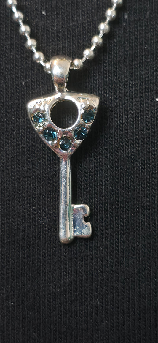 Halskette mit Schlüssel Anhänger & Strass