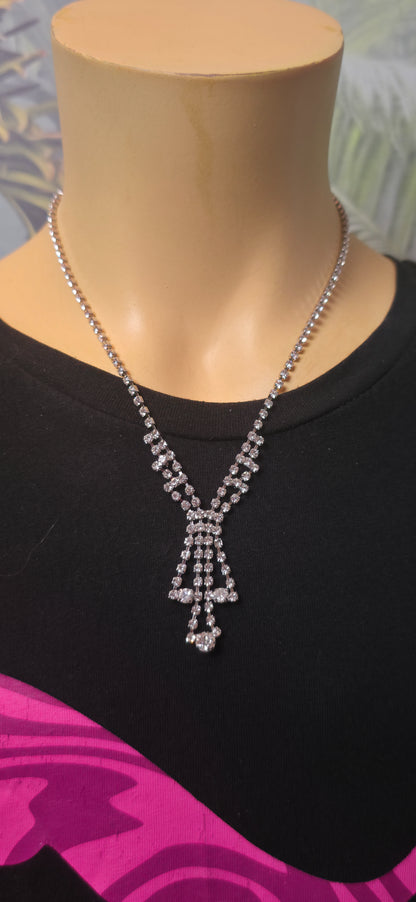 Strass Halskette mit Anhänger im Wasserfall-Design
