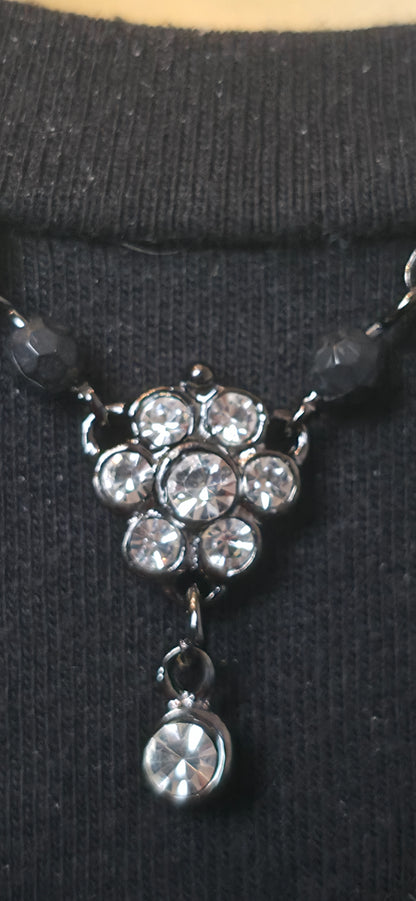 Schwarze Strass Halskette mit Anhängern