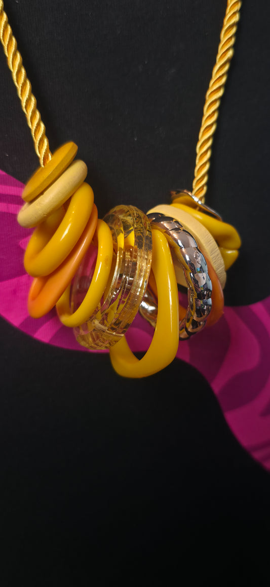 Statement Halskette in Gelb/Orange – chunky & moderner Look