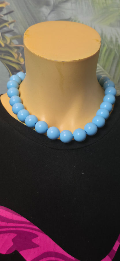 Chunky Perlenhalskette in Hellblau – minimalistisch & trendy