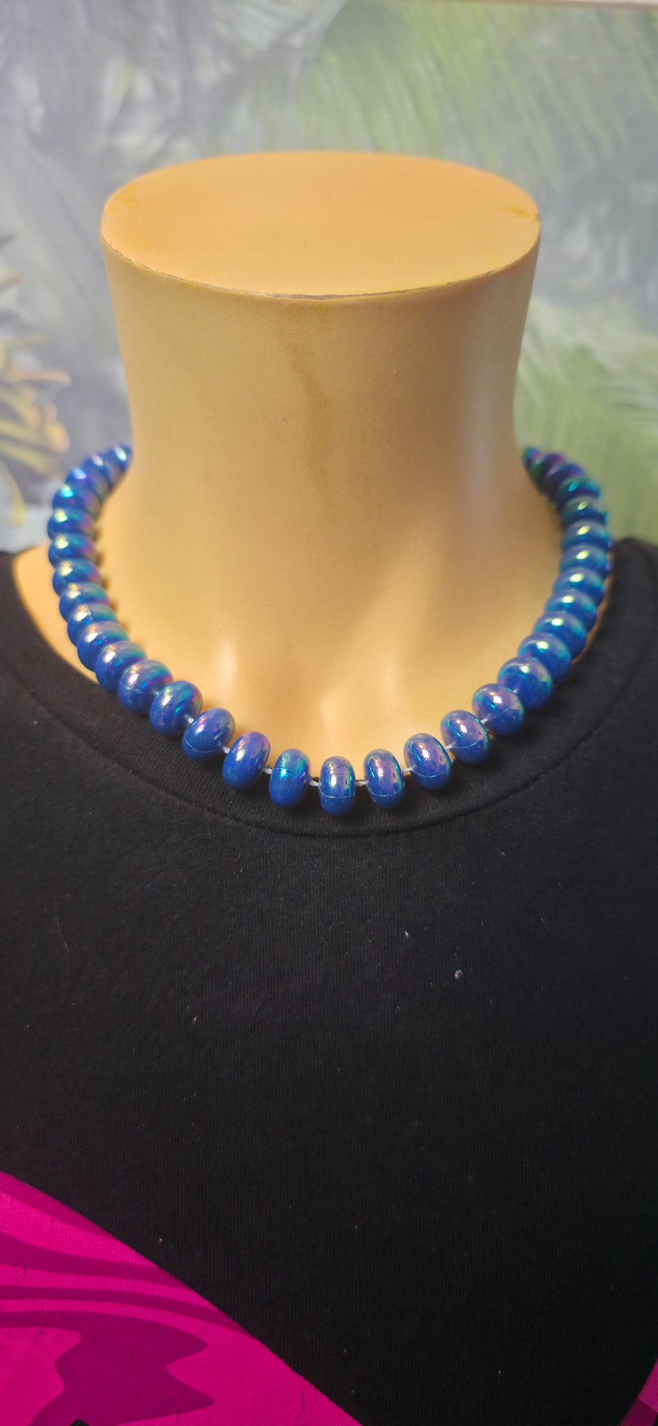 Schimmernde Perlenhalskette in Blau/Lila – modern & elegant