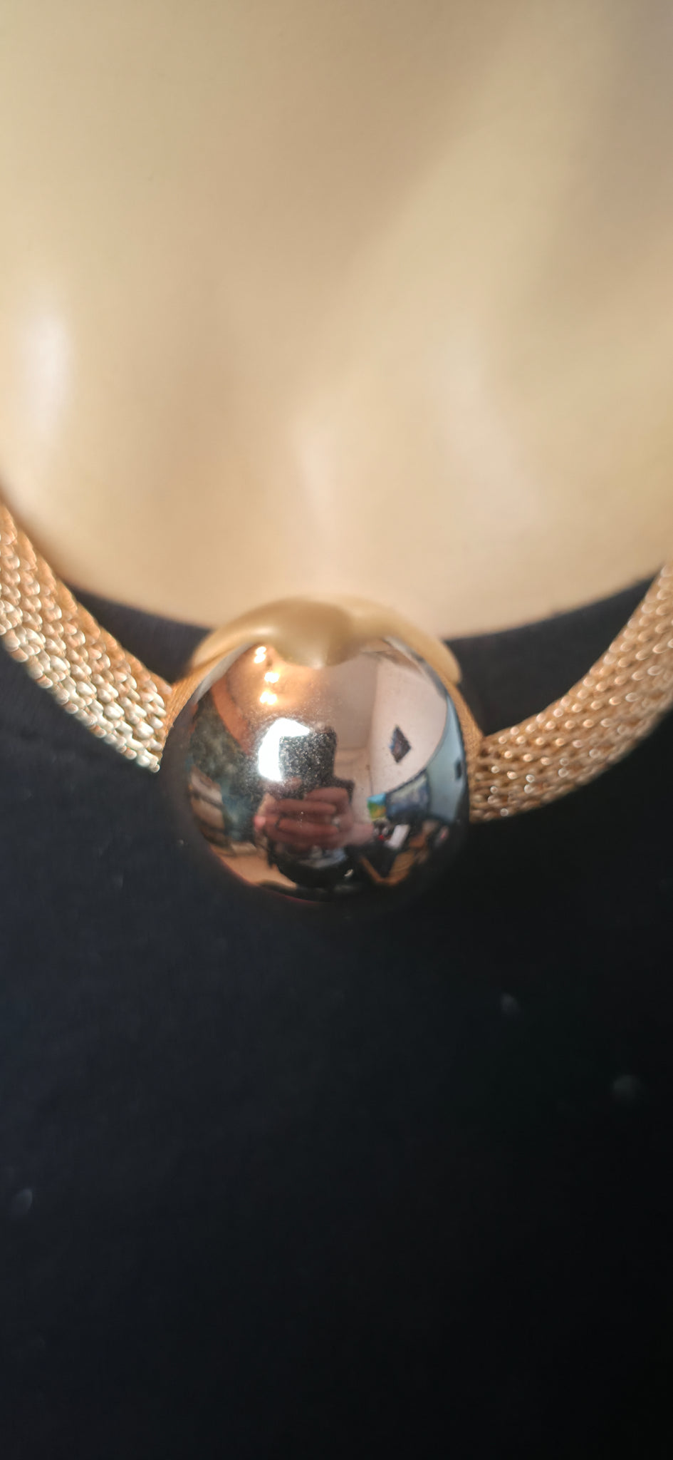 Elegante Goldhalskette mit Kugelanhänger – minimalistisch & modern