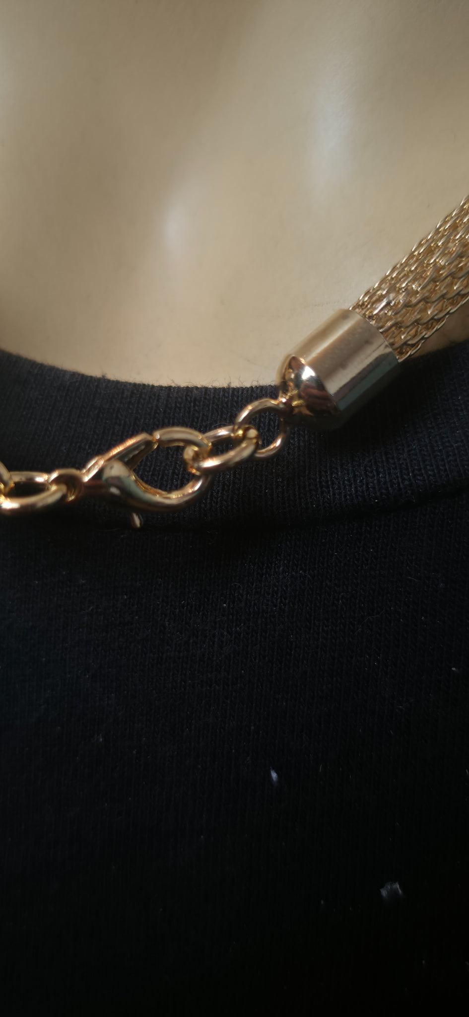 Elegante Goldhalskette mit Kugelanhänger – minimalistisch & modern