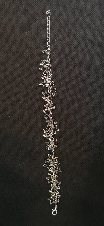 Lange Statement Armband/Fußkette mit Sternen in Silber – verspielt & modern