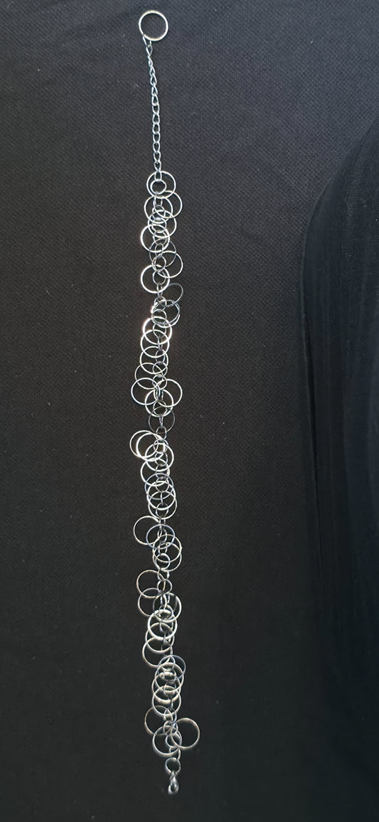 Lange Statement Armband mit Ringen in Silber – edgy & modern