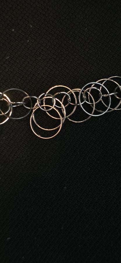 Lange Statement Armband mit Ringen in Silber – edgy & modern
