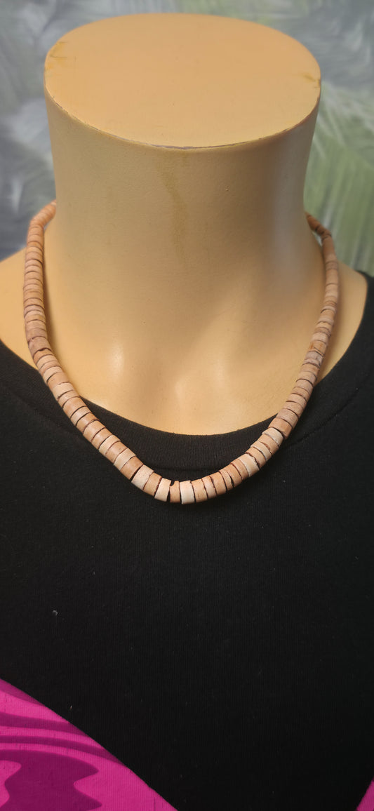 Perlenhalskette in Beige/Braun – Boho & minimalistischer Look