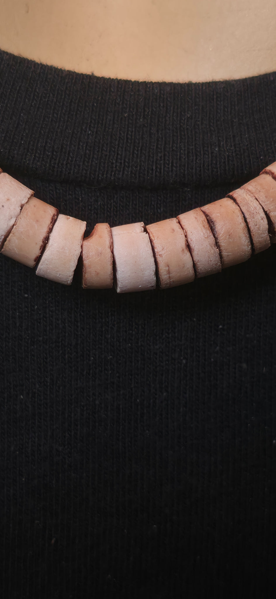 Perlenhalskette in Beige/Braun – Boho & minimalistischer Look