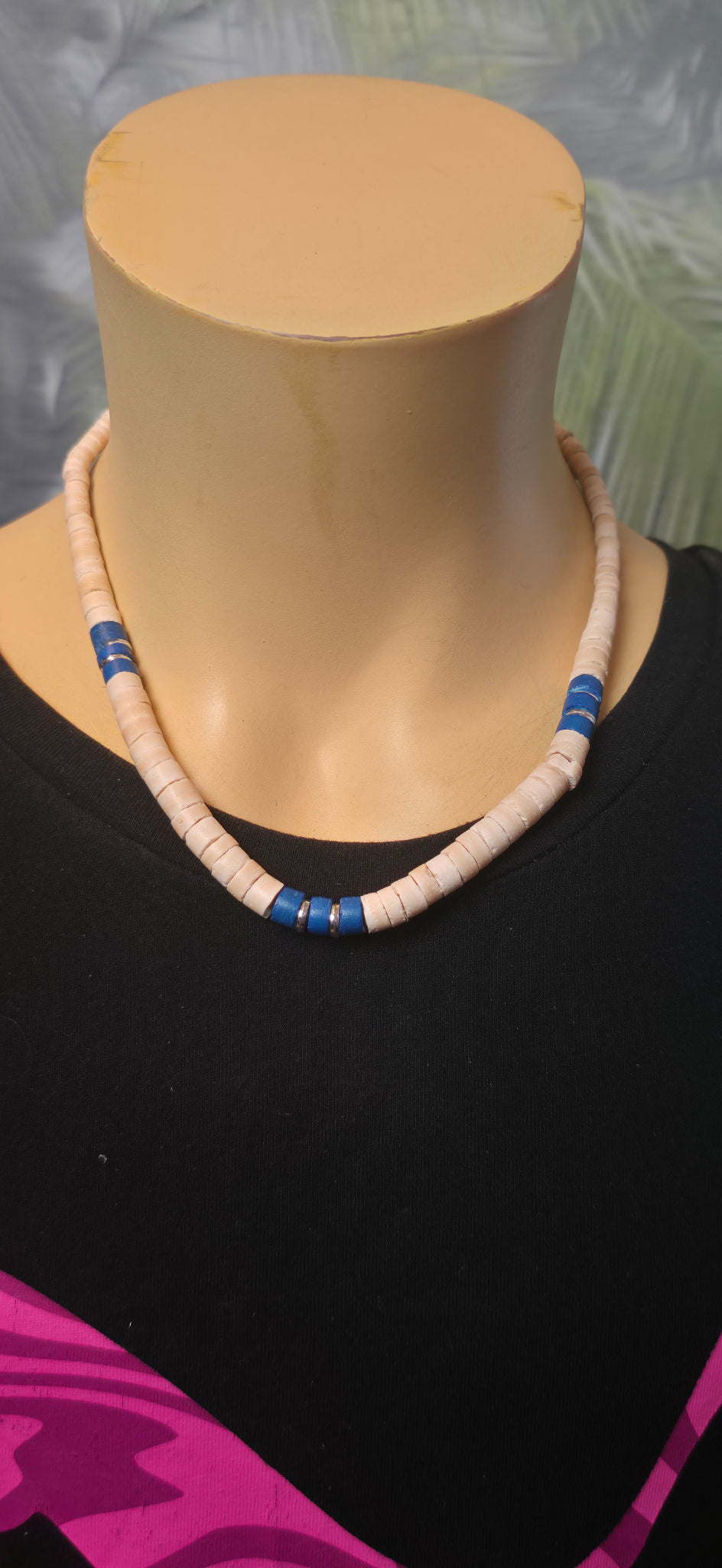 Perlenhalskette Beige mit blauen Akzenten – Boho & Sommer Style