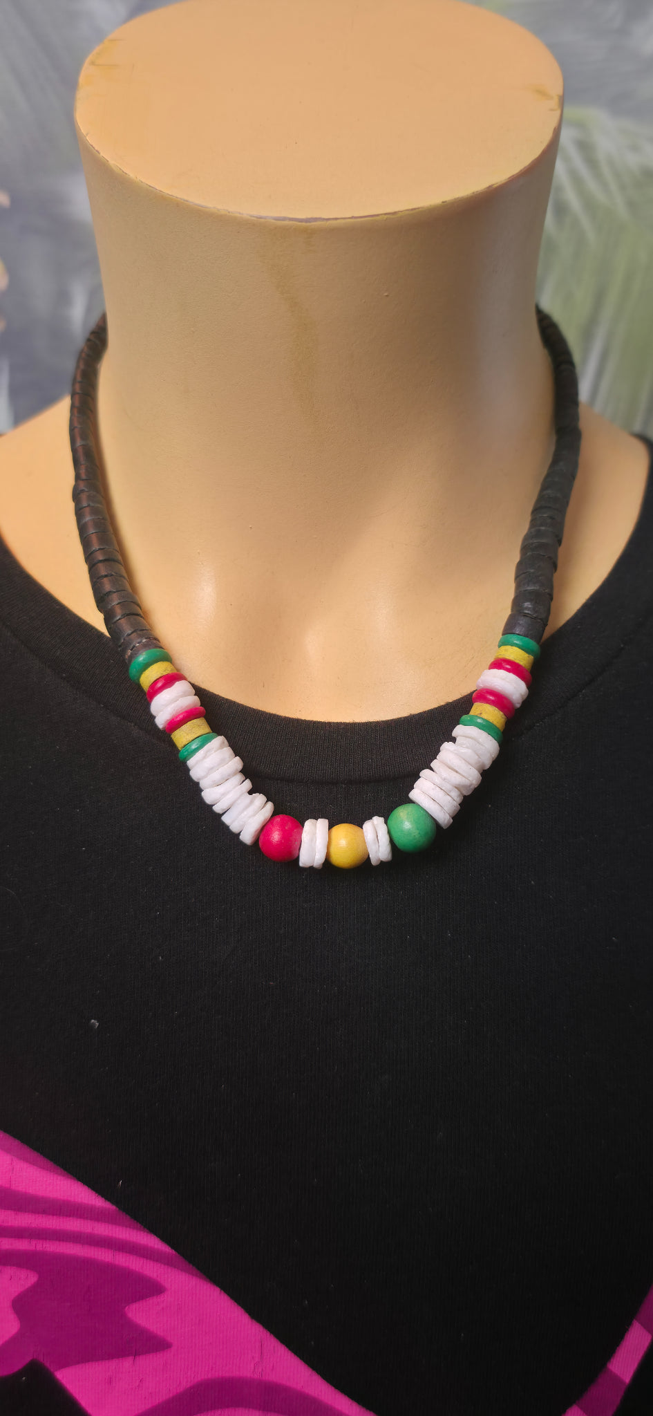 Boho Perlenhalskette Schwarz mit bunten Akzenten – Ethno & Festival Style