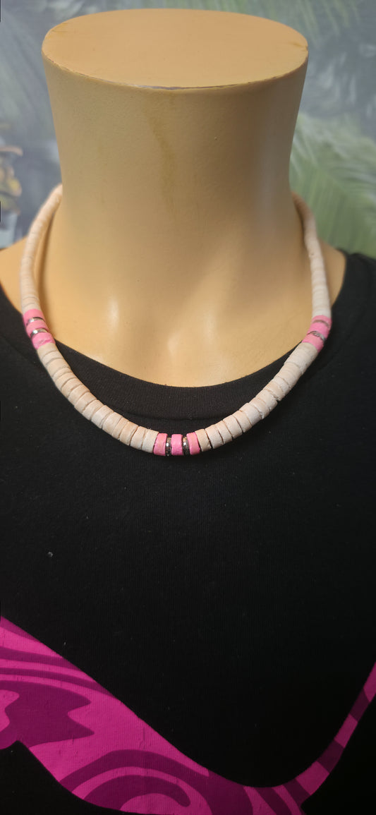 Beige Perlenhalskette mit rosa Akzenten – zart & feminin