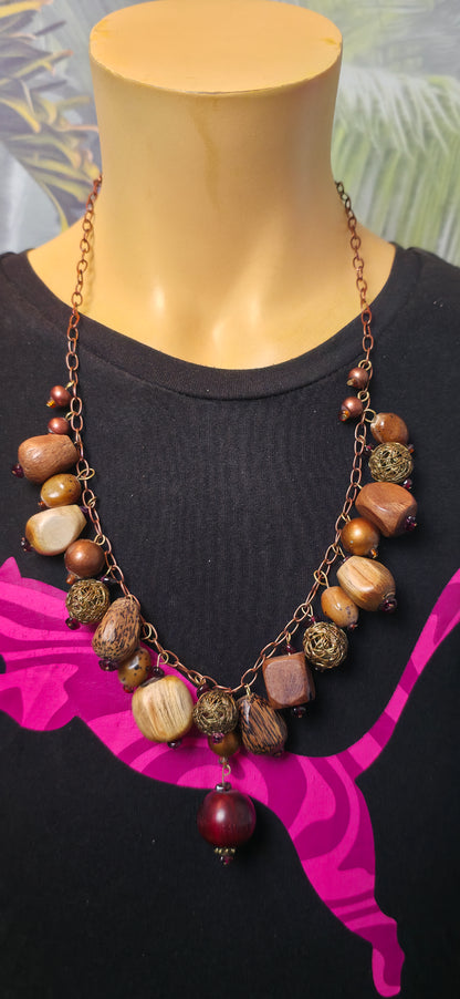 Vintage Boho Halskette mit Holzperlen & Anhänger – Naturlook Statement Schmuck