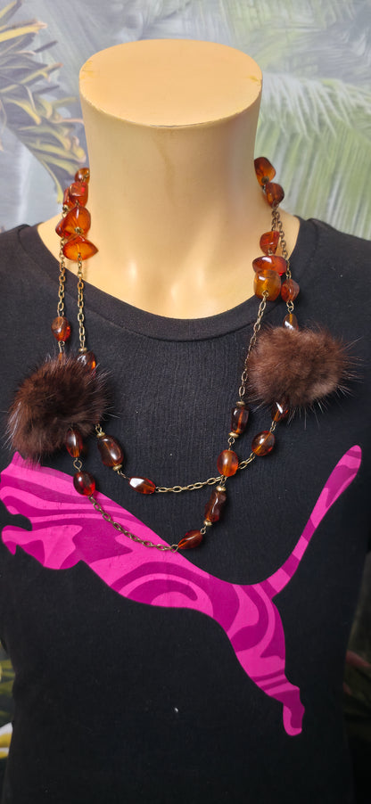 Boho Statement Halskette Grün mit Federn & Anhänger – auffällig