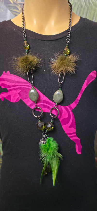 Statement Halskette Braun mit Pompons & Perlen – eleganter Vintage Look