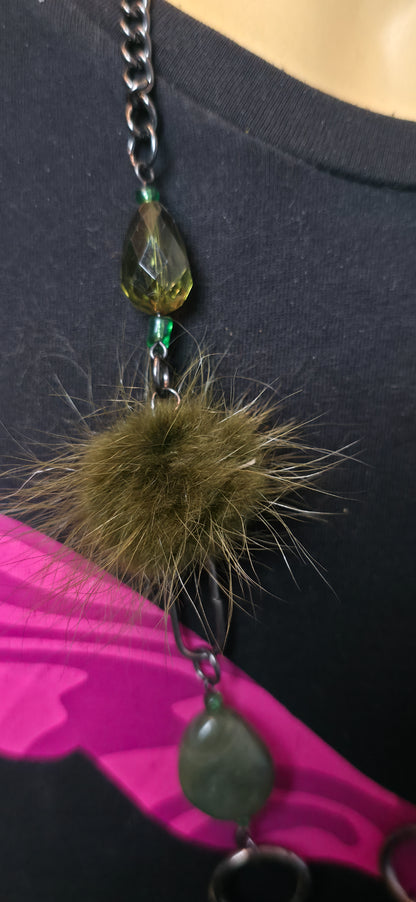 Statement Halskette Braun mit Pompons & Perlen – eleganter Vintage Look