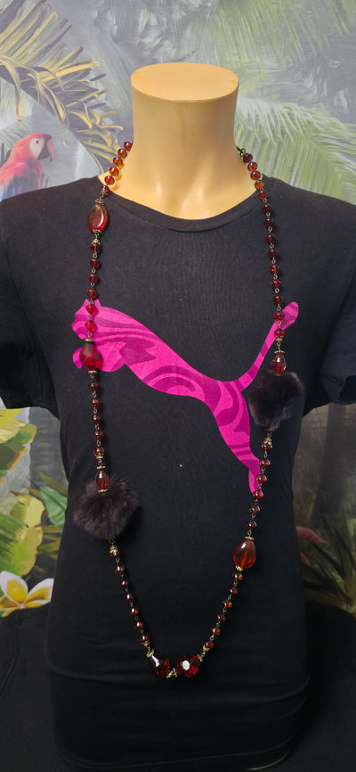 Schwarze Statement Halskette mit Pompons & Anhängern – edgy & modern