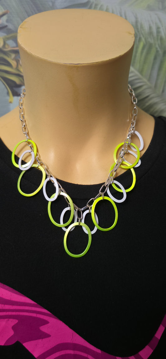 Statement Halskette Schwarz & Weiß mit Ringen – moderner minimalistischer Look