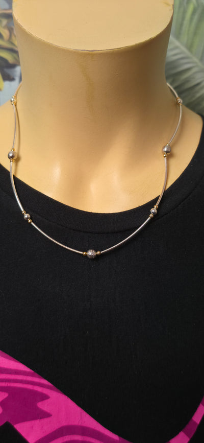 Minimalistische Halskette Silber & Gold Kugel – eleganter Schmuck
