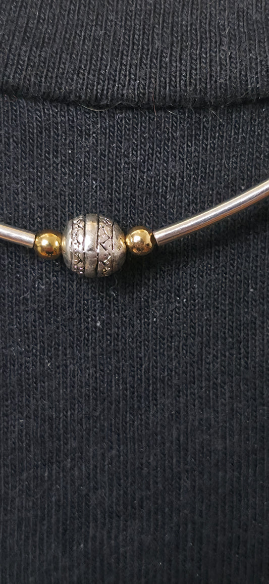 Minimalistische Halskette Silber & Gold Kugel – eleganter Schmuck