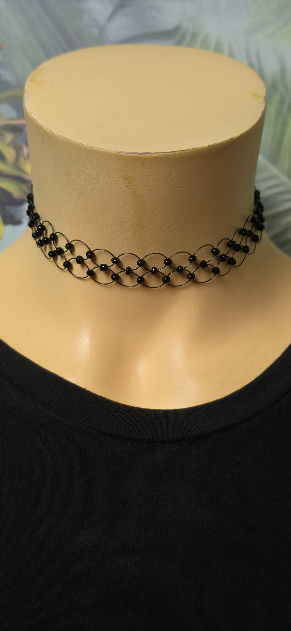 Schwarzer Choker mit Perlenmuster – filigraner Gothic / Vintage Look