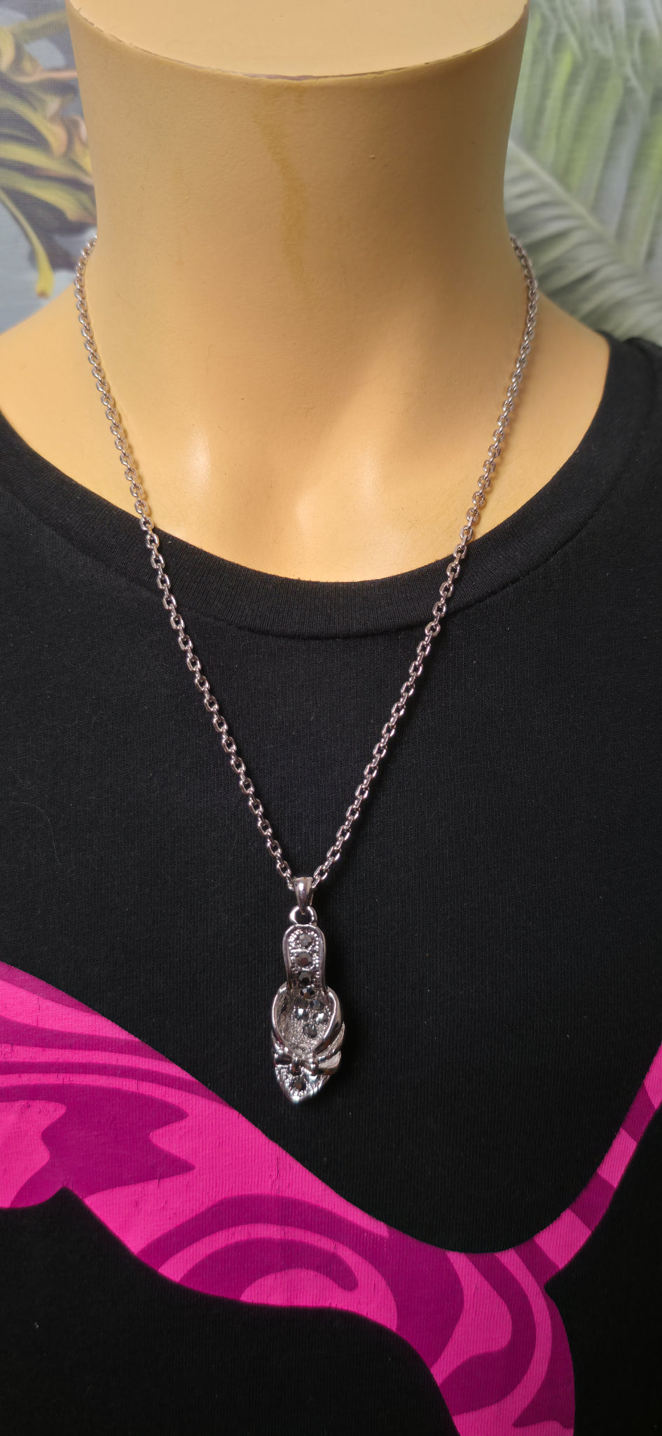Silberne Halskette mit Strass Anhänger – eleganter Vintage Glam Look