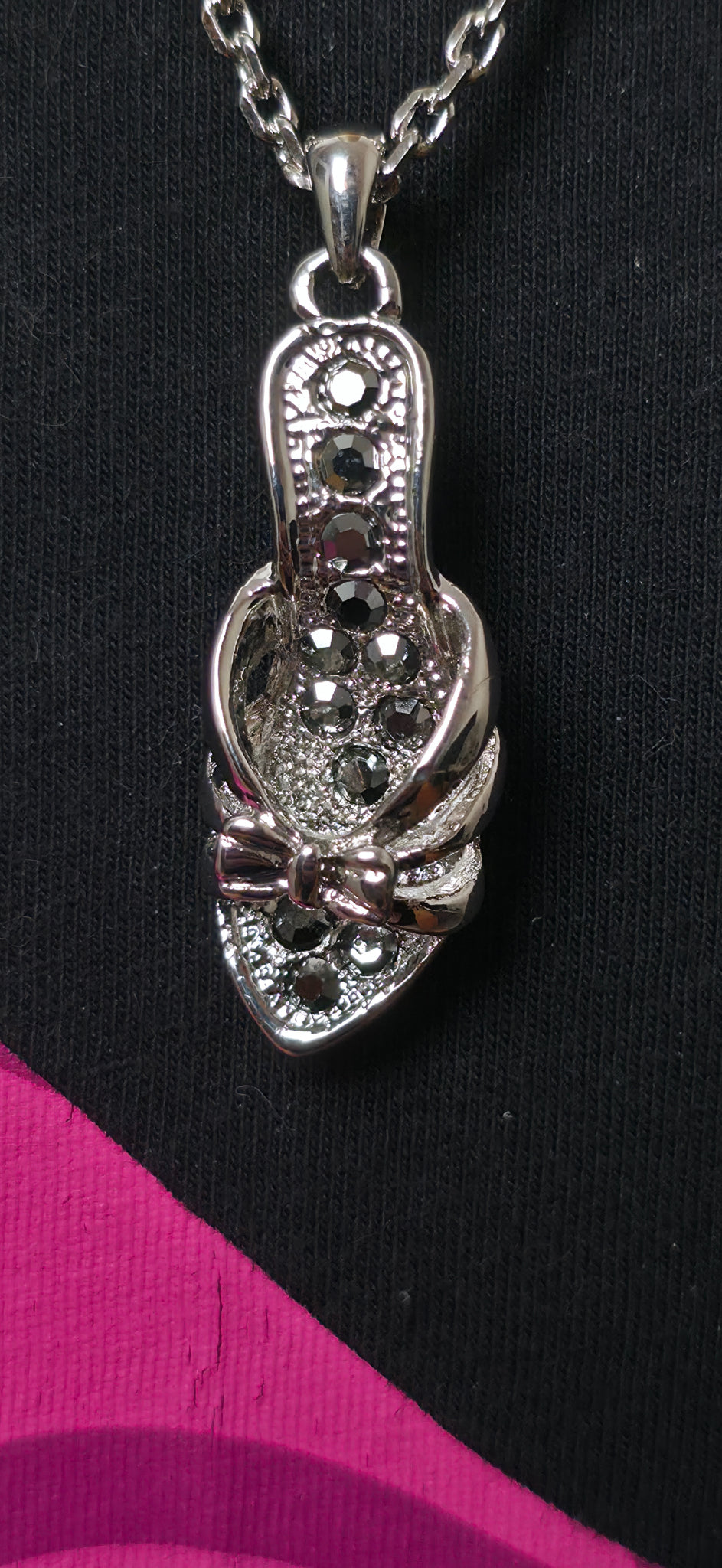 Silberne Halskette mit Strass Anhänger – eleganter Vintage Glam Look