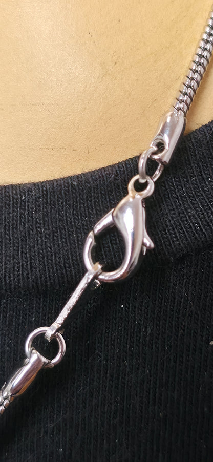 Silberne Halskette mit Kreuz Anhänger & pinkem Stein – eleganter Statement Look