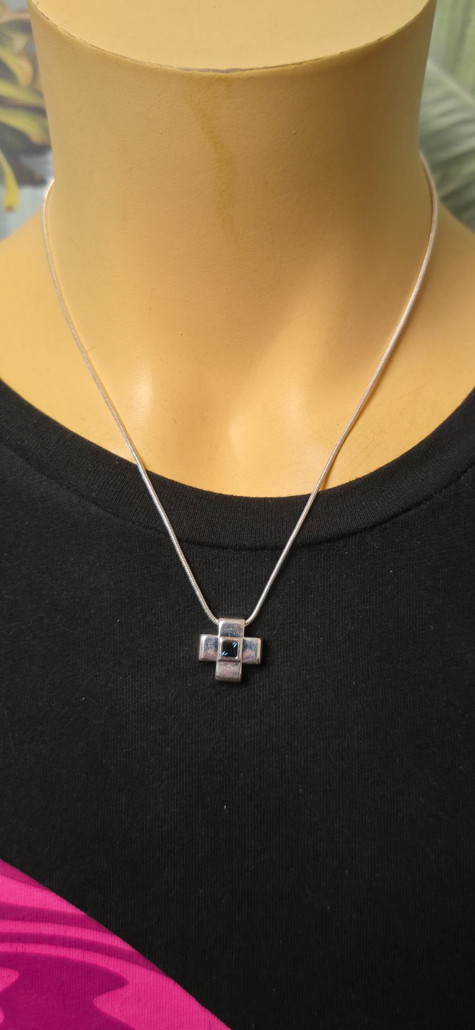 Zarte Silber Halskette mit Kreuz Anhänger – minimalistischer Basic Look