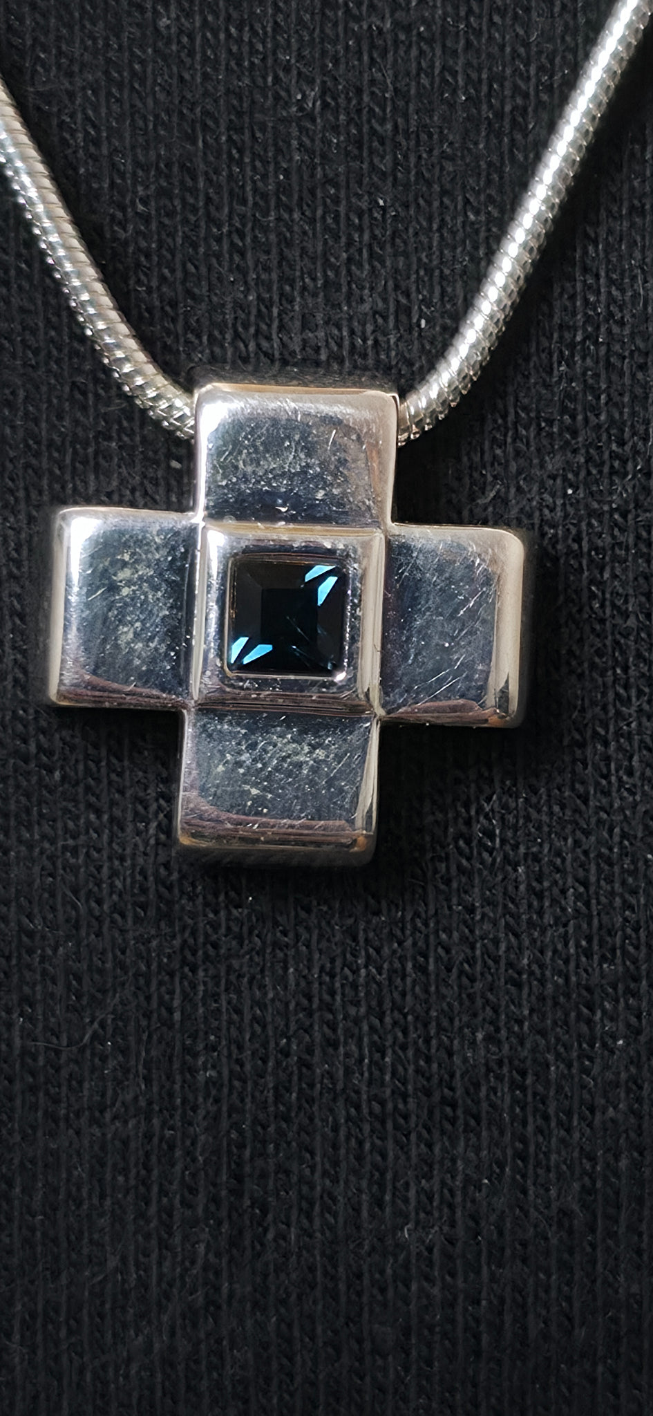 Zarte Silber Halskette mit Kreuz Anhänger – minimalistischer Basic Look