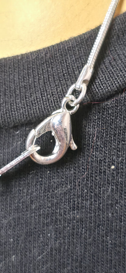 Zarte Silber Halskette mit Kreuz Anhänger – minimalistischer Basic Look