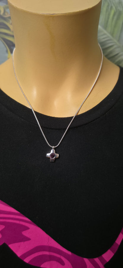 Feine Silber Halskette mit Kreuz Anhänger & blauem Stein – minimalistischer Stil