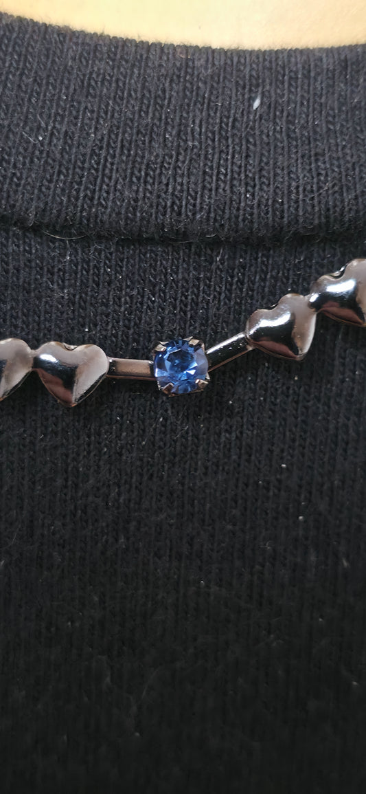Schwarze Herz Halskette mit blauen Steinen – süß & trendy