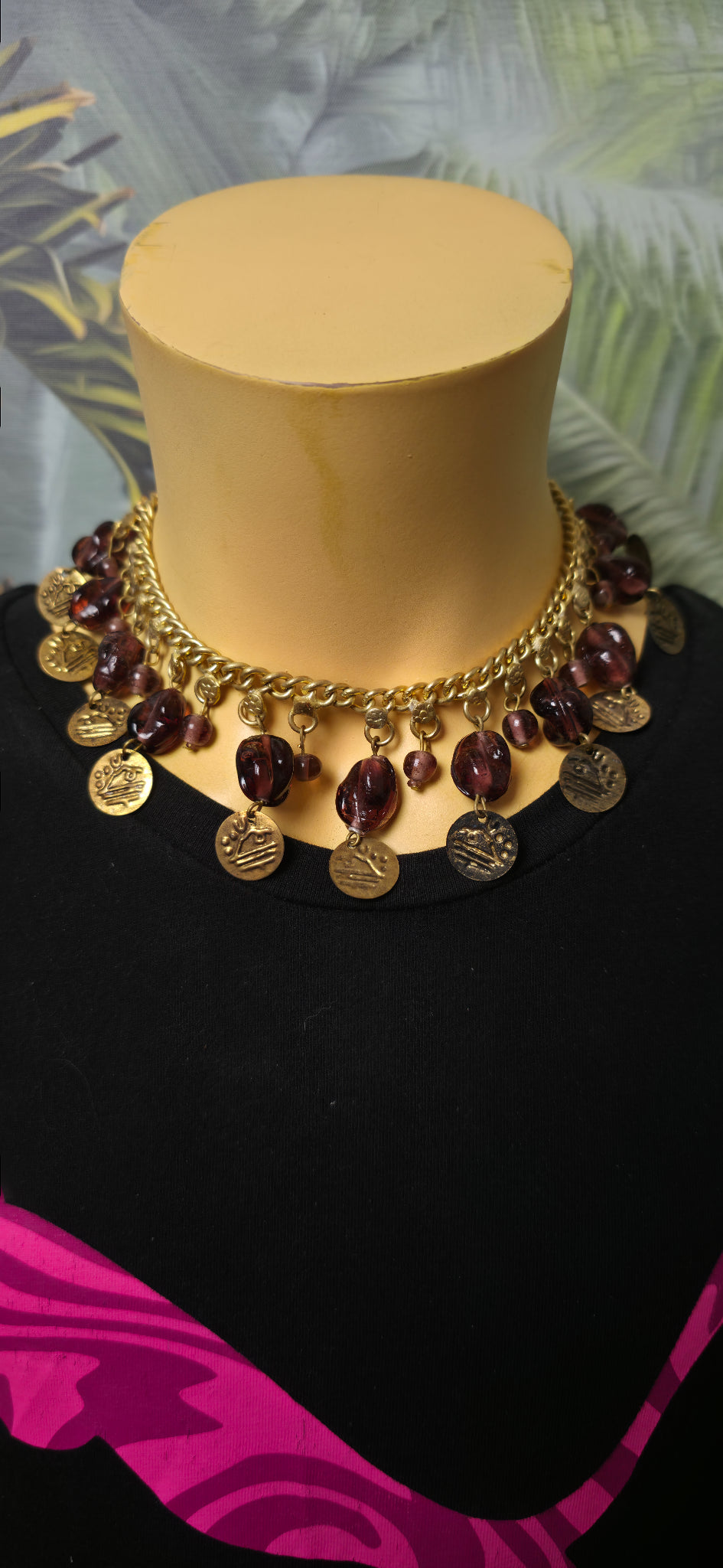 Goldene Statement Halskette mit Orange braunen Perlen & Anhängern – Boho Vintage Style