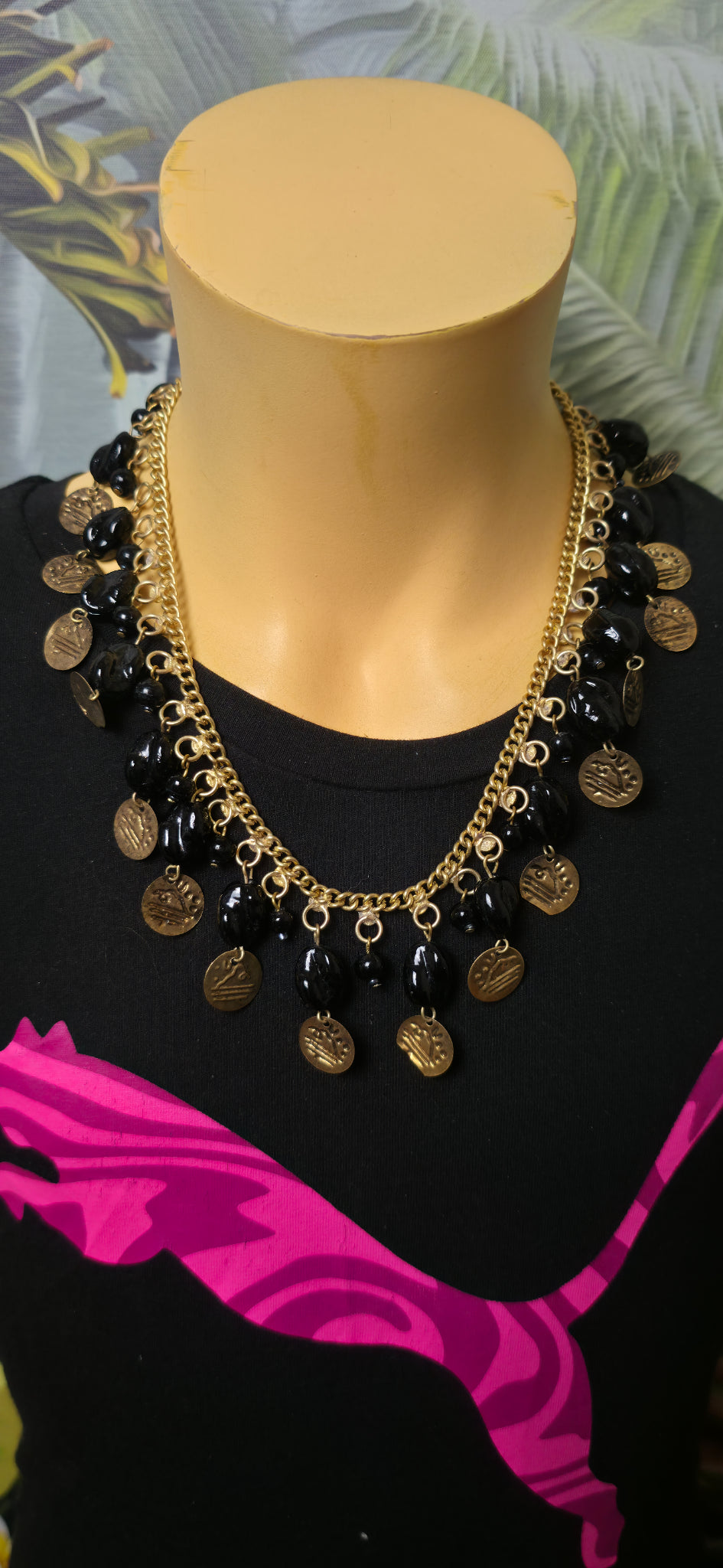 Goldene Statement Halskette mit Schwarzen Perlen & Anhängern – Boho Vintage Style