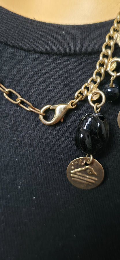 Goldene Statement Halskette mit Schwarzen Perlen & Anhängern – Boho Vintage Style